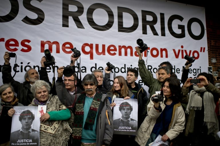 Veronica de Negri (2-L), mother of photographer Rodrigo Rojas de Negri killed during the military dictatorship, demonstrates with supporters in Santiago to demand justice for his murder, on July 28, 2015