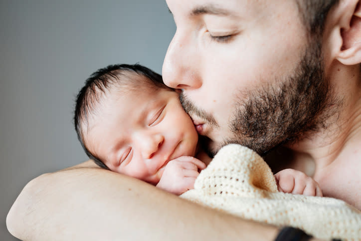 Gracias a su parecido, los padres dedicarían más tiempo al bebé. – Foto: Westend61/Getty Images