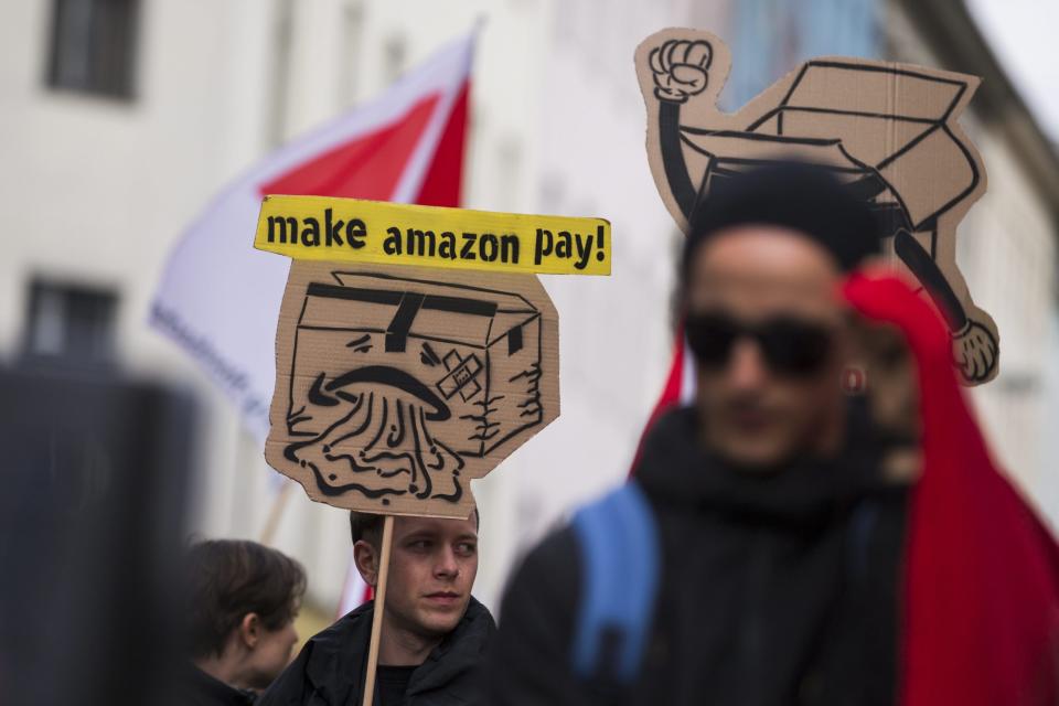 Bereits 2018 protestierten Menschen in Berlin für die &quot;Make Amazon Pay&quot;-Bewegung. (Archivbild) - Copyright: picture alliance / NurPhoto | Emmanuele Contini