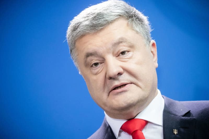Petro Poroshenko, Then Ukrainian president, speaks during a press conference in Berlin. Former Ukrainian President Petro Poroshenko has hopes of returning to his country's highest office at some point, he told Al Jazeera in an interview broadcast early on Wednesday. Michael Kappeler/dpa