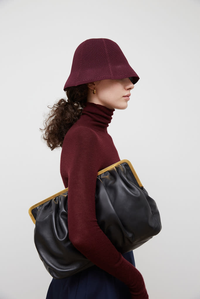 Le Wave Clutch de Mansur Gavriel en noir