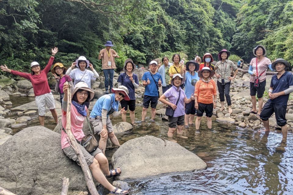 民眾在阿里磅生態農場可以邊探索大自然，邊體驗各種生態課程