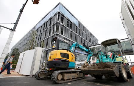 Heavy machinery are seen at the new Tokyo Metropolitan Central Wholesale Market, known as Toyosu market, which will take over from the famous Tsukiji market, under construction in the Toyosu district in Tokyo, Japan, September 27, 2016. REUTERS/Toru Hanai