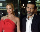 Actor Antonio Banderas and wife actress Melanie Griffith (L) pose as they arrive for the premiere of Banderas's new film "Original Sin" July 31, 2001 in Hollywood. The film which opens August 3 in the United States, [also stars Angelina Jolie and is a sexy, suspenseful thriller about the power of love and obession.]