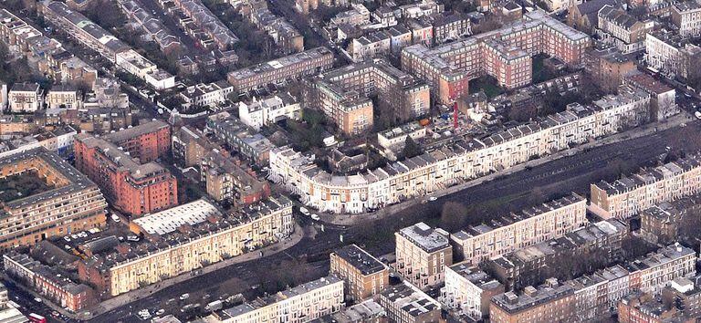 Vista aérea de la mansión donde vivió Freddie Mercury