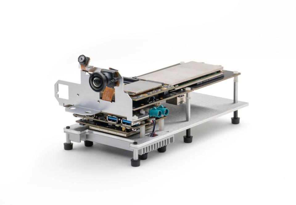Qualcomm更新RB6機器人平台設計，推出RB5 AMR參考設計推動自動化應用發展
