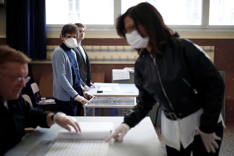 First round of mayoral elections during COVID-19 outbreak in Paris