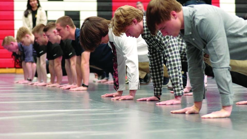 High school military recruits participate in a friendly push-up competition after receiving their oath of enlistment at Saint Martin University in Lacey, Washington, on May 3, 2022. (Spc. Richard Carlisi/Army)