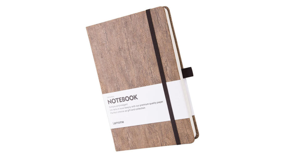 Natural and sustainable cork hardcover writing notebook with pen loop & premium thick paper (Photo: Lemome)