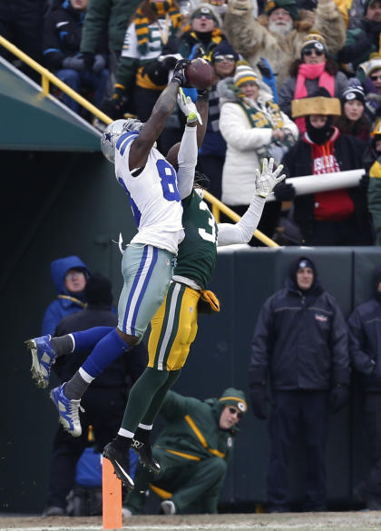 The rules clarification on NFL catches wouldn't have given Dez Bryant this grab against the Packers. (AP) 