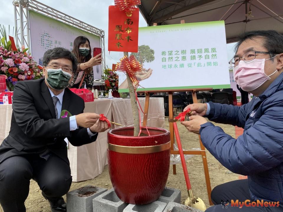 ▲台南市長黃偉哲(右)表示，非常高興濾能公司為南科創造逾100個工作機會(圖/業者提供)