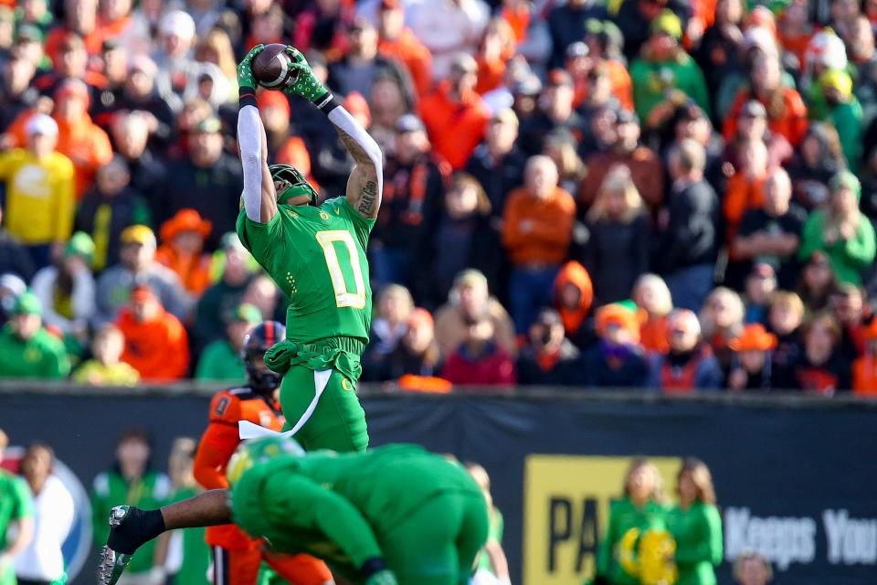 Oregon s Christian Gonzalez (0) hauls in an interception as the No. 9 Oregon Ducks take on the No. 21 Oregon State Beavers at Reser Stadium in Corvallis, Ore. on Saturday, Nov. 26, 2022. Ncaa Football Uo Vs Osu Rivalry Game University Of Oregon At Oregon State. © Ben Lonergan/The Register-Guard / USA TODAY NETWORK