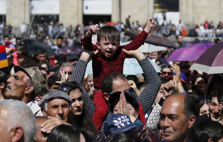 Opposition supporters gather before a ceremony to commemorate the 103rd anniversary of mass killing of Armenians by Ottoman Turks, in central Yerevan, Armenia April 24, 2018. REUTERS/Gleb Garanich