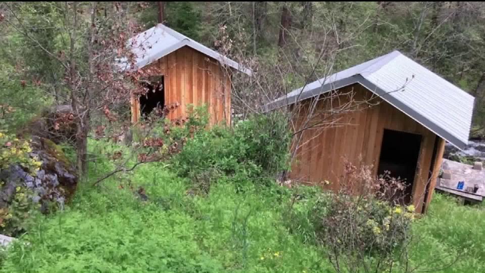 Este fue el remoto paraje donde encontraron a la adolescente con su maestro. Captura de video/Tribune