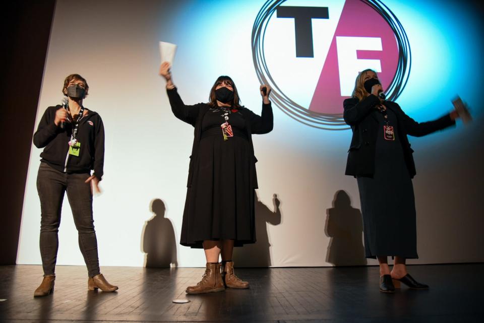 Then-RFS co-custodian Camellia Cosgray introduces "The Balcony Movie" with Barbie Banks and Arin Liberman at True/False 2022.