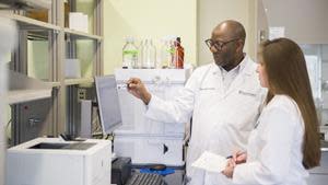 Dr. Samson Amos from Cedarville University&#39;s Doctor of Pharmacy Program instructs a future pharmacist in a university lab.
