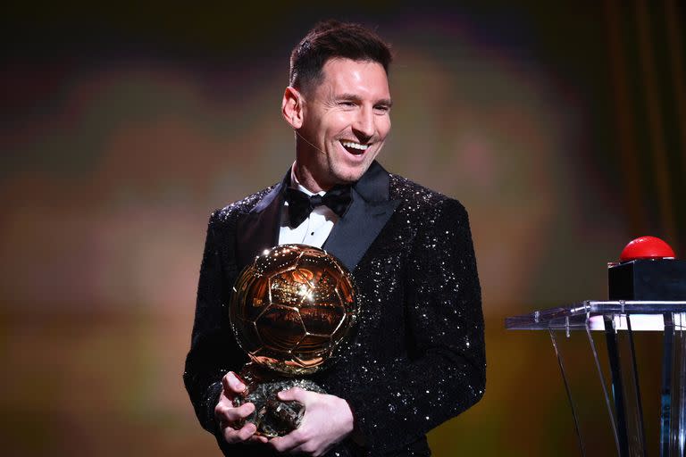 La consagración de Lionel Messi en el Balón de Oro, entregado por la revista France Football tras una consulta entre 180 periodistas de todo el mundo, generó controversia y suspicacias