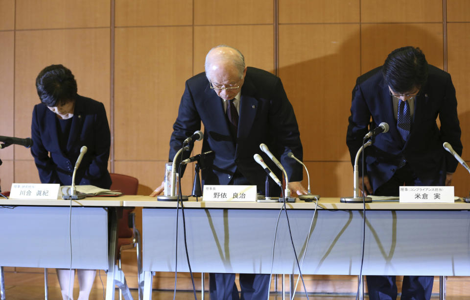 Japan's research institute RIKEN President Ryoji Noyori, center, RIKEN Executive Directors, Maki Kawai, left, and Minoru Yonekura, bow during a press conference in Tokyo Tuesday, April 1, 2014. Scientists at the institute said Tuesday that discrepancies in research published in January in scientific journal Nature stemmed from image manipulation and data fabrication. They said researcher Haruko Obokata, the lead author of the paper in Nature, had manipulated or falsified images of DNA fragments used in the research. (AP Photo/Eugene Hoshiko)