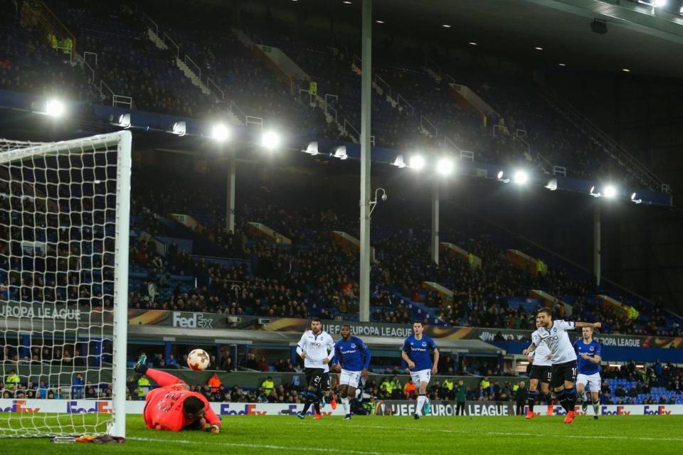 Alejandro Gomez has his penalty save by Joel Robles (Getty)