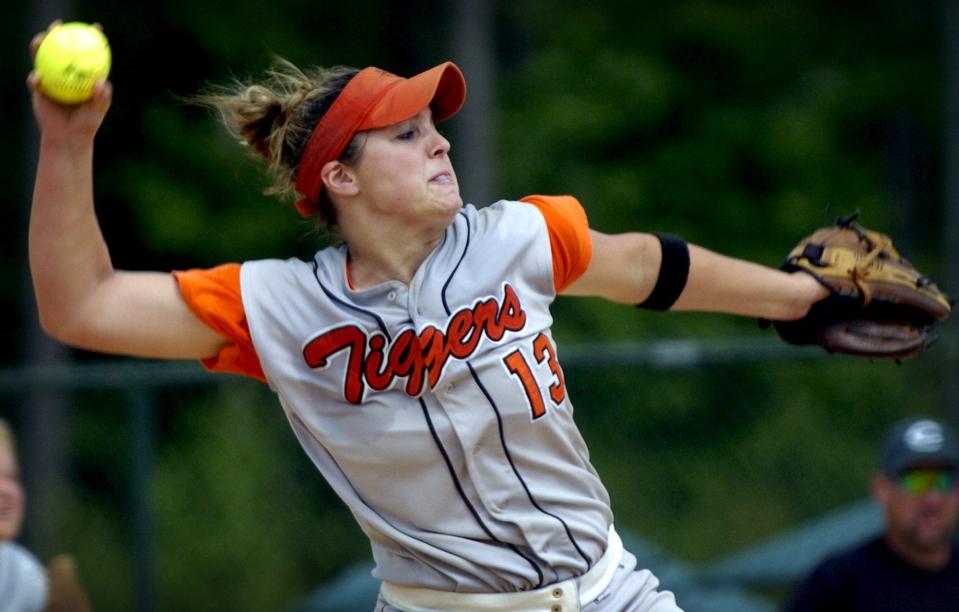 South View pitcher Lauren Ross pitches against Central Cabarrus in Raleigh, June 4, 2005.
