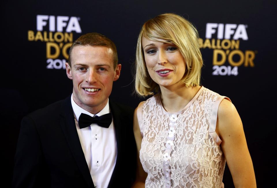 Stephanie Roche junto a su novio Dean Zambra. REUTERS/Arnd Wiegmann