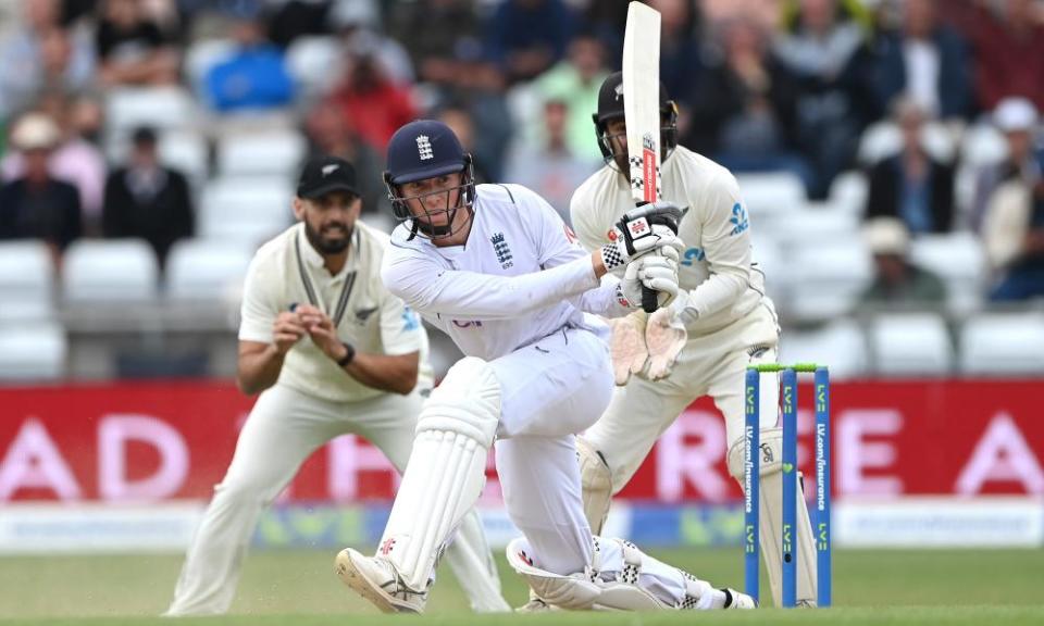 Zak Crawley sweeps to the boundary