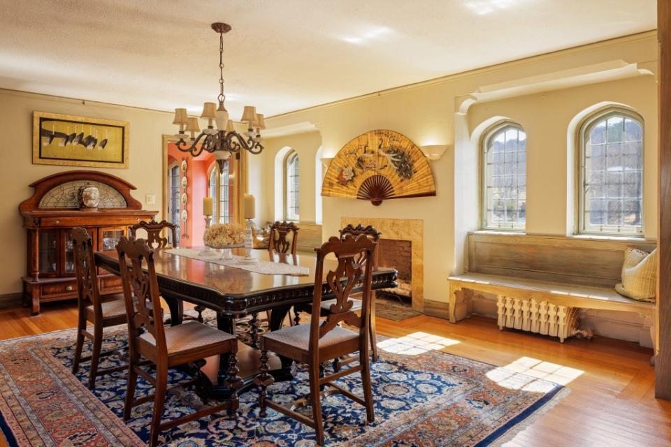 A peek inside another dining area on the grounds. Alon Koppel Photography