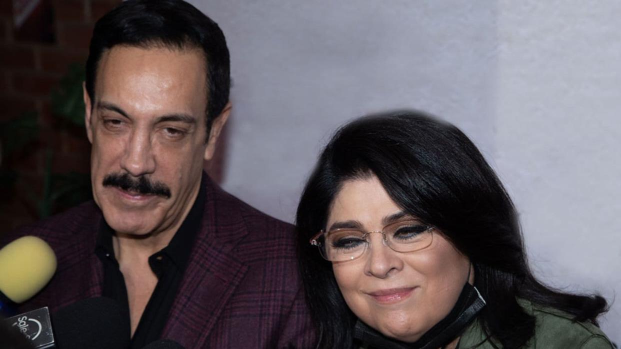 Omar Fayad y Victoria Ruffo 