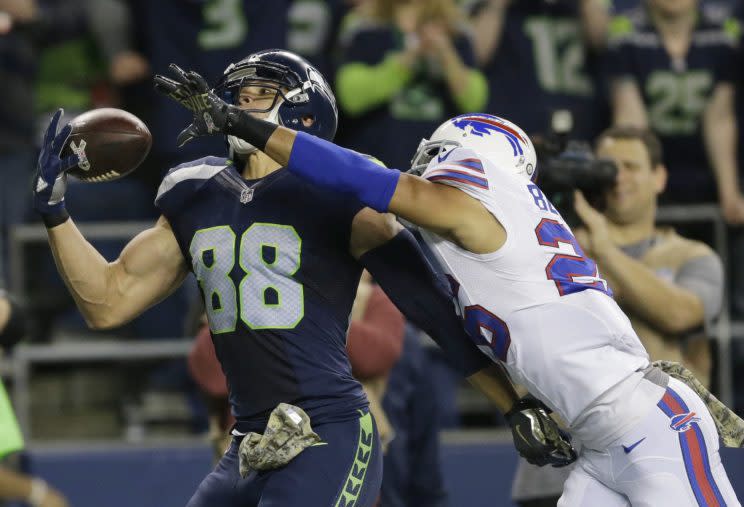 Jimmy Graham made a one-handed catch for one of his two touchdowns (AP)