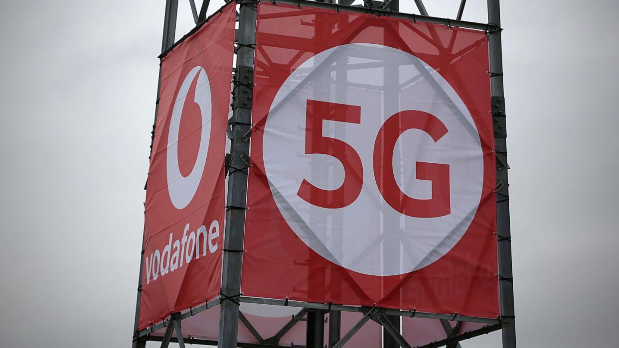 Mit Eigenwerbung: 5G-Antenne auf einem Testgelände. Foto: Oliver Berg