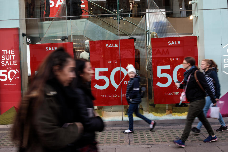 LONDON, ENGLAND - DECEMBER 20: Shoppers carry their bags along Oxford Street on December 20, 2018 in London, England. Figures released by the Office of National Statistics today show that retail sales in November increased by 1.4% despite gloomy predictions. This increase from October is attributed to Black Friday Sales encouraging higher sales of non-food items.  (Photo by Jack Taylor/Getty Images)