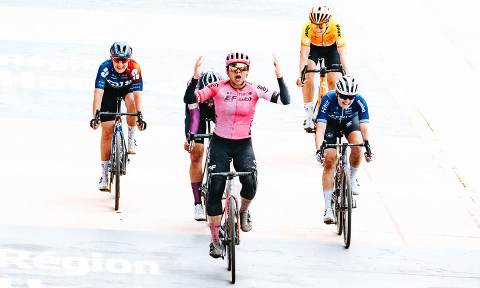 2024 POC Ventral Air MIPS limited Alison Jackson Cobbles edition aero road bike helmet, 2023 Paris-Roubaix Femmes sprint win
