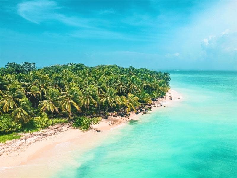 Turquoise waters of San Blas Islands, the best place to visit in Panama for solitude.