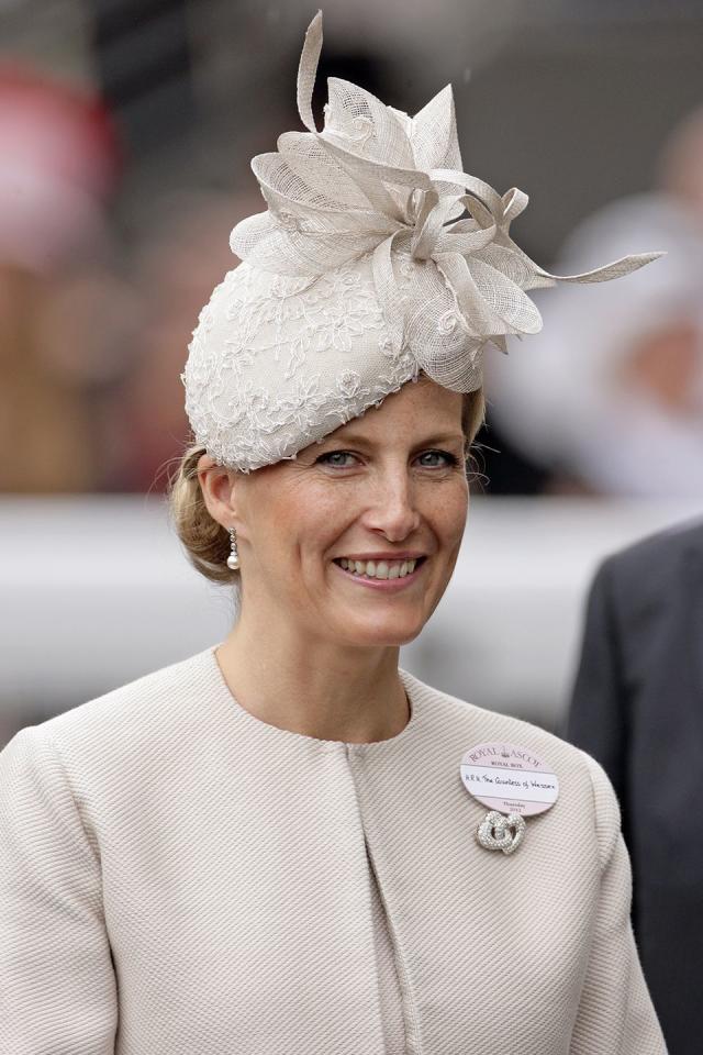 The 70 Best Royal Hat Moments of All Time  Classy hats, Fascinator hats,  Fascinator hats wedding