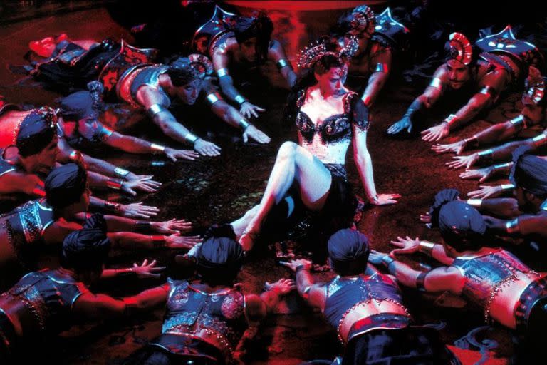 Nicole Kidman en una de las más vistosas escenas coreografiadas de Moulin Rouge