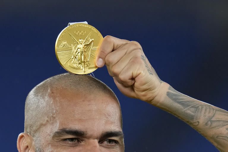 Dani Alves ganó el oro olímpico con Brasil en Tokio 2020