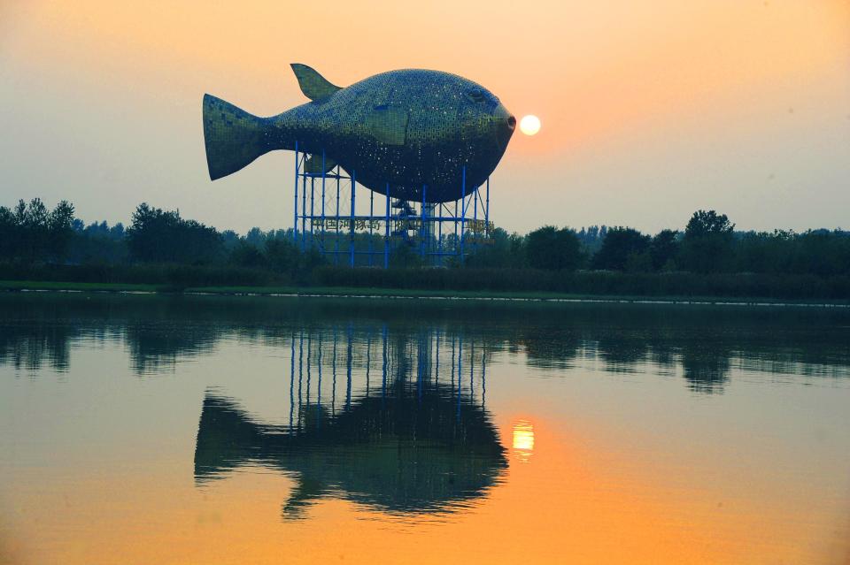 Yangzhong is known for its skill in preparing the puffer fish. There was even a Puffer Fish Tower at the Garden Expo on Xisha Island in  China.