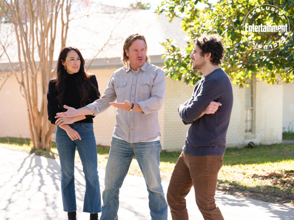 <p>Chip and Jo renovate the house of a longtime employee, John, who moved from New York to Waco, Tex. Jo's design for the modernization of this 1960s home includes adding architectural elements of wood, metal, and glass to give it a sleek and modern imprint.</p>