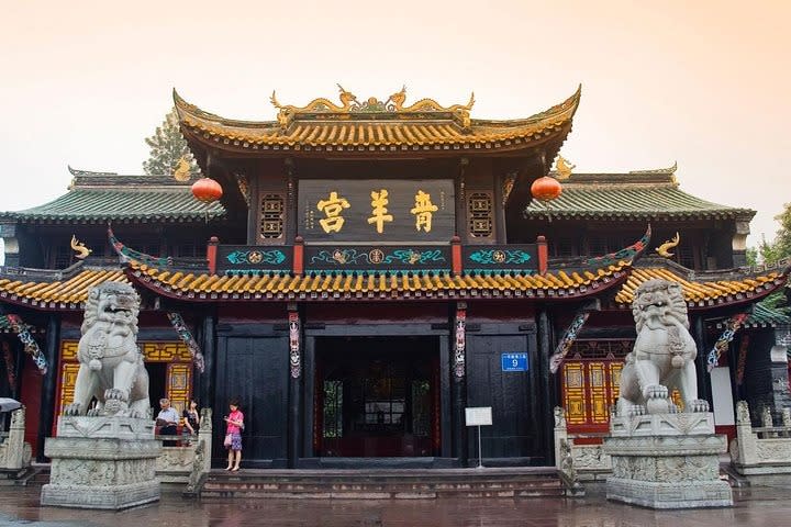 Chengdu City Tour of Qingyang Palace, Wuhou Temple and Jinli Street. (Photo: Agoda)