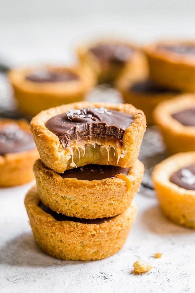 <strong>Get the&nbsp;<a href="https://www.thecookierookie.com/twix-cookie-cups/" target="_blank">Twix Cookie Cups</a>&nbsp;recipe from The Cookie Rookie</strong>