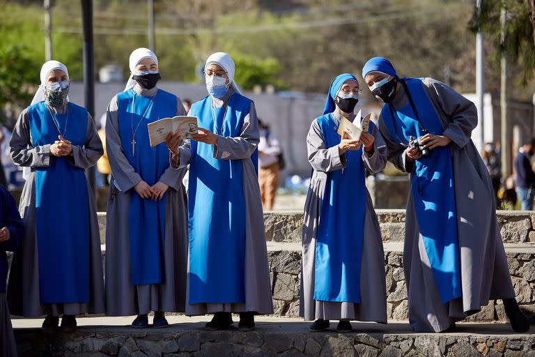 Tras ello, en su homilía en el rito de beatificación, el cardenal Villalba, dijo que Esquiú fue un “sacerdote de profunda oración”, un “obispo misionero” y un pastor “que se entregó a los pobres al estilo de San Francisco”