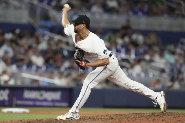 Marlins stun Holmes and Kahnle with 5 runs in 9th, beat Yankees 8-7 as  Burger gets game-ending hit