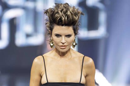 Lisa Rinna Promote