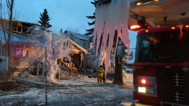 Family escapes uninjured from north Edmonton house fire