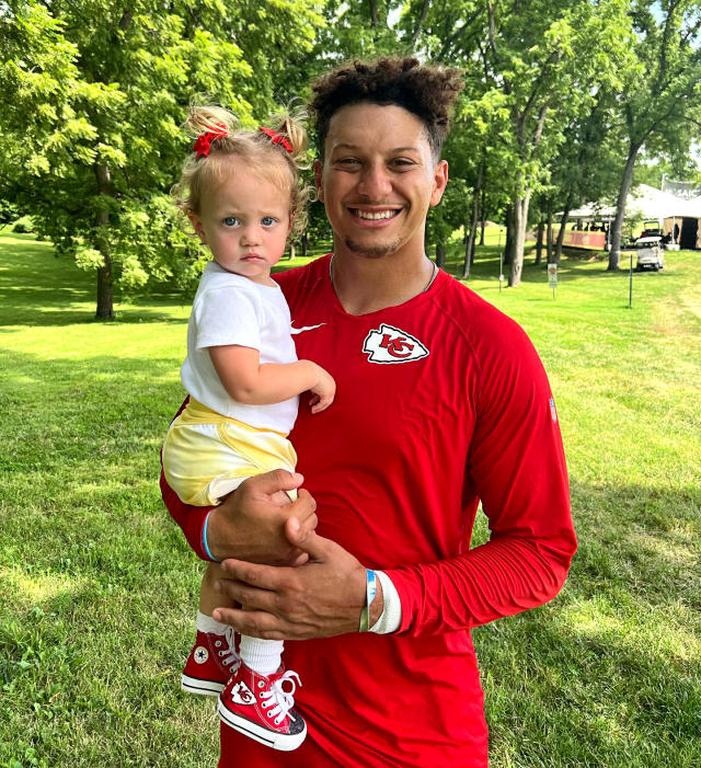 Patrick Mahomes' Wife Learns Son Is 'Highly Allergic' to Peanuts