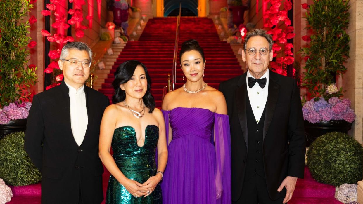 san francisco, ca september 13 jay xu, salle yoo, sandra cheung and fred levin attend asian art museums 2023 gala celebrating takashi murakami and unfamiliar people on september 13th 2023 at asian art museum 200 larkin st, sf, ca 94102 us in san francisco, ca photo devlin shand for drew altizer photography