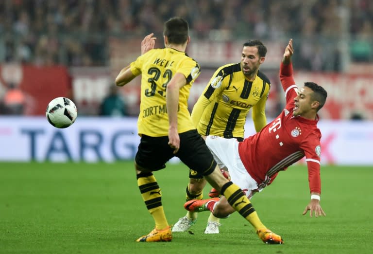 (L-R) Dortmund's midfielder Julian Weigl, midfielder Gonzalo Castro and Bayern Munich's midfielder Thiago Alcantara vie for the ball during the German Cup DFB Pokal semifinal football match April 26, 2017