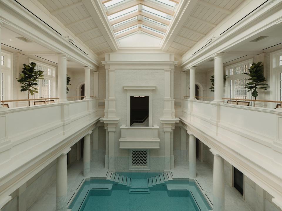 The tepidarium at Eynsham Baths (Manor Estelle )