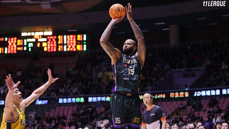 「表弟」卡森斯（DeMarcus Cousins）轟下全場最高的25分。（圖／T1聯盟提供）