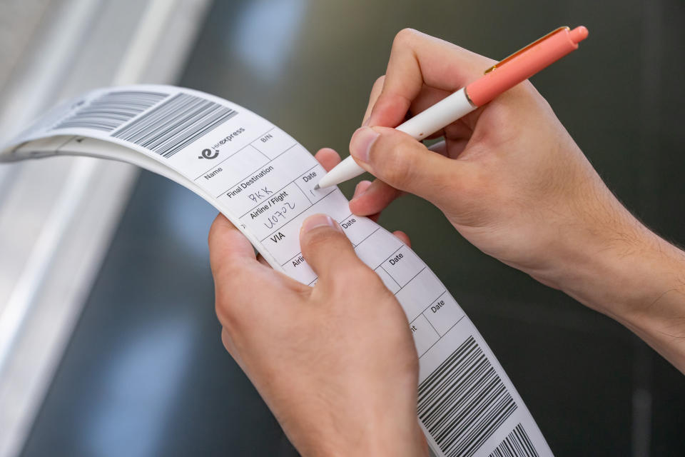 Aeropuerto Internacional de Hong Kong, donde el registro de pasajeros se ha tenido que hacer de forma manual  (AP Photo/Kanis Leung) (Photo by Anthony Kwan/Getty Images)